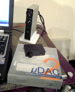 uDAC2は初代とまったく見分けがつかないので箱ごとパシャリ。(笑)